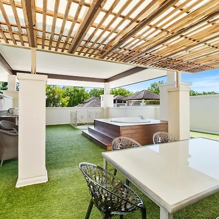 Private Apartments In The Temple Beachfront Resort Palm Cove Room photo
